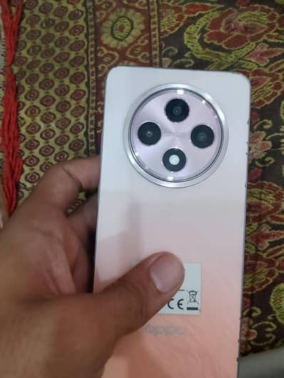 OPPO Reno12 F