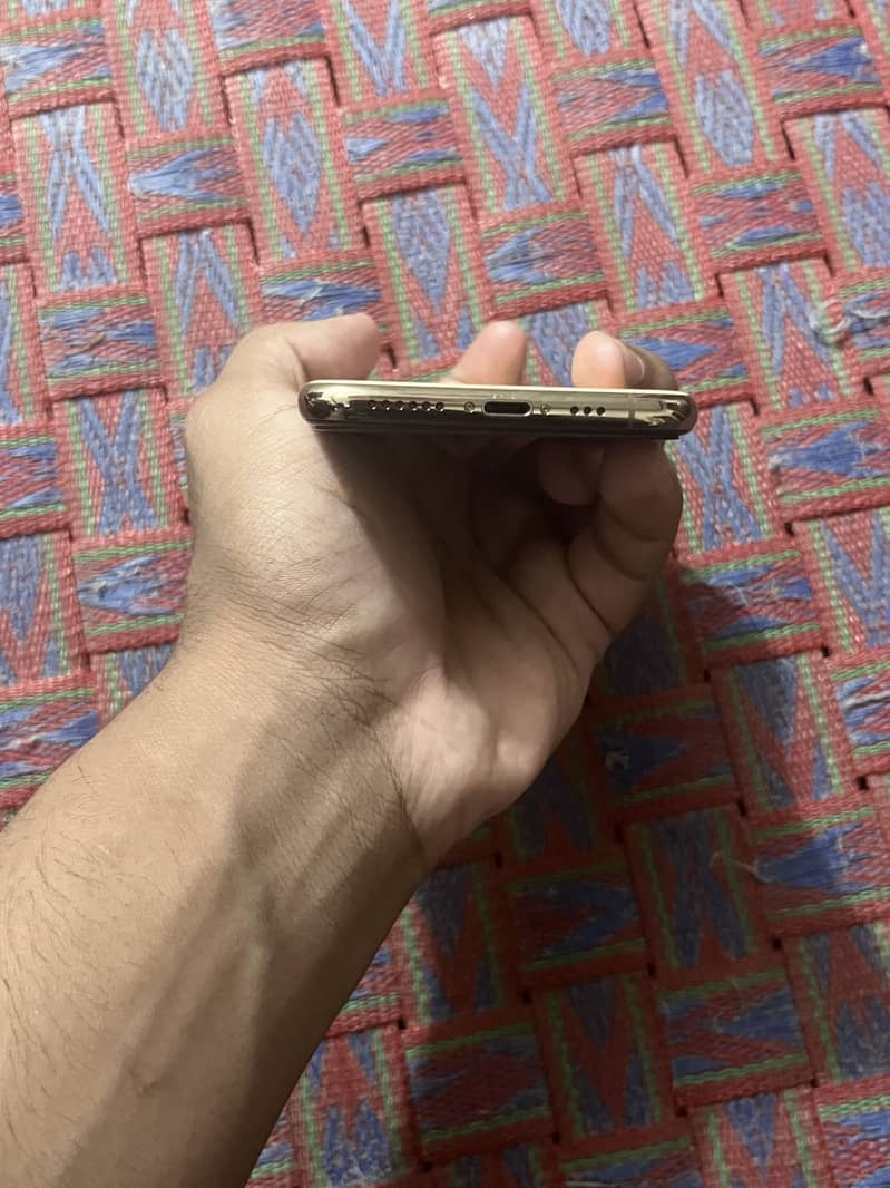 Apple iPhone XS 1