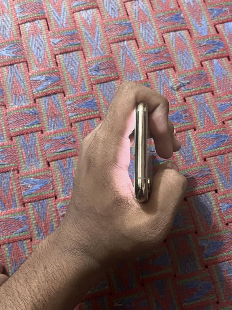 Apple iPhone XS 3