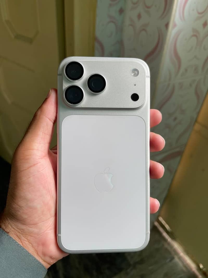 iPhone 17 pro max 0