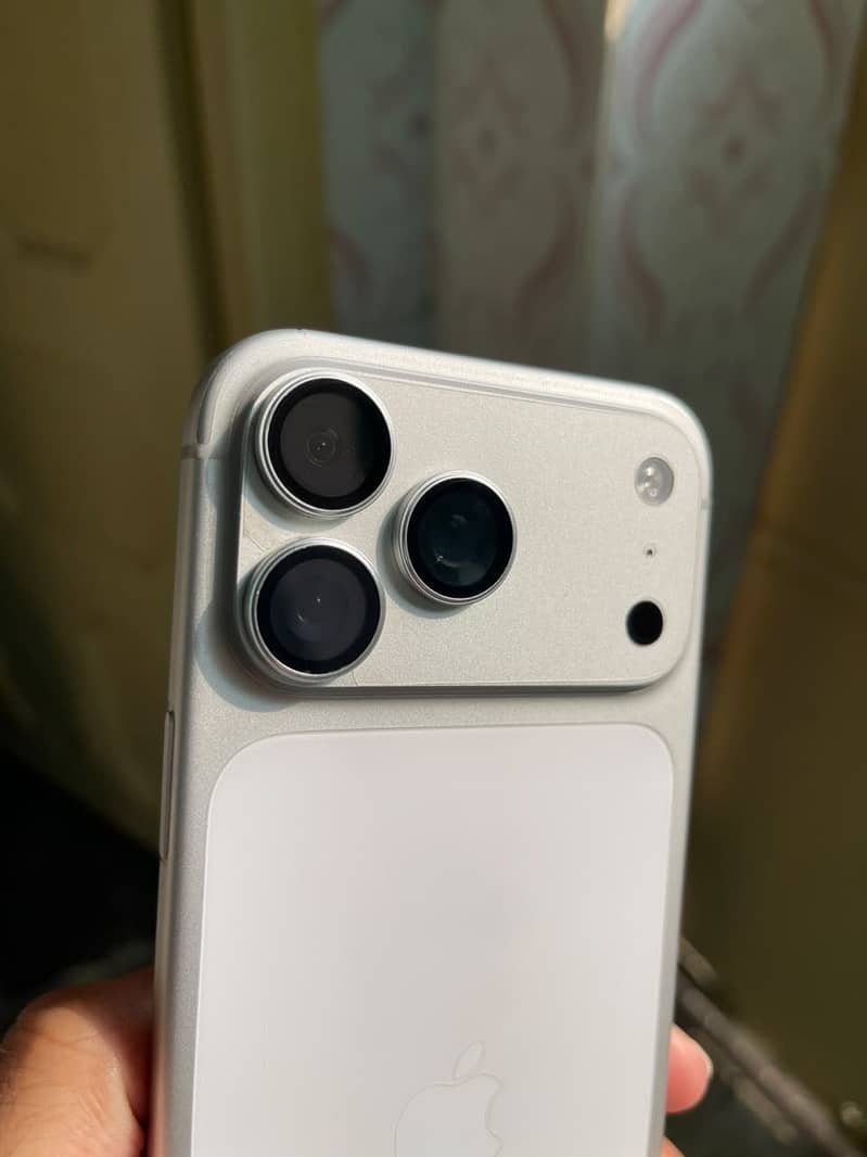 iPhone 17 pro max 3