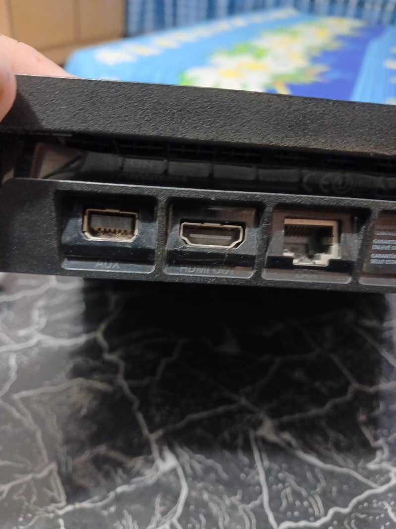 ps4 slim 1