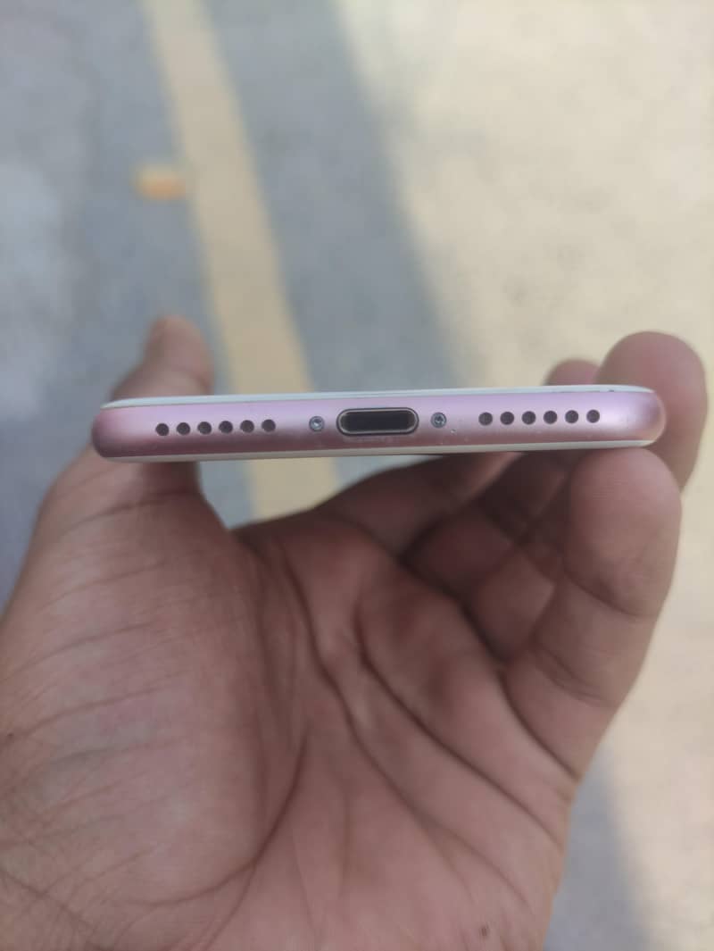 Apple iPhone 7 1