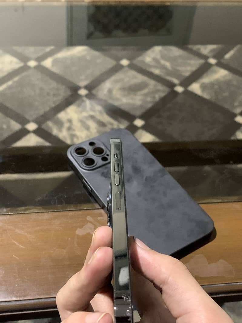 Apple iPhone 13 Pro Max 3