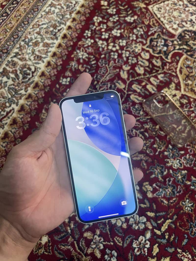 Apple iPhone 12 4