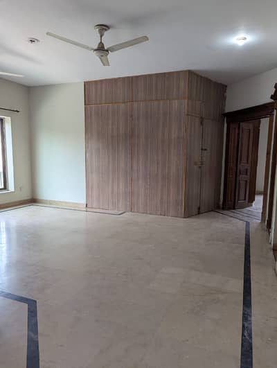 10 Marla Upper Portion Available For Rent