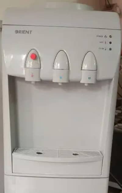 water dispenser with cool Box in good condition