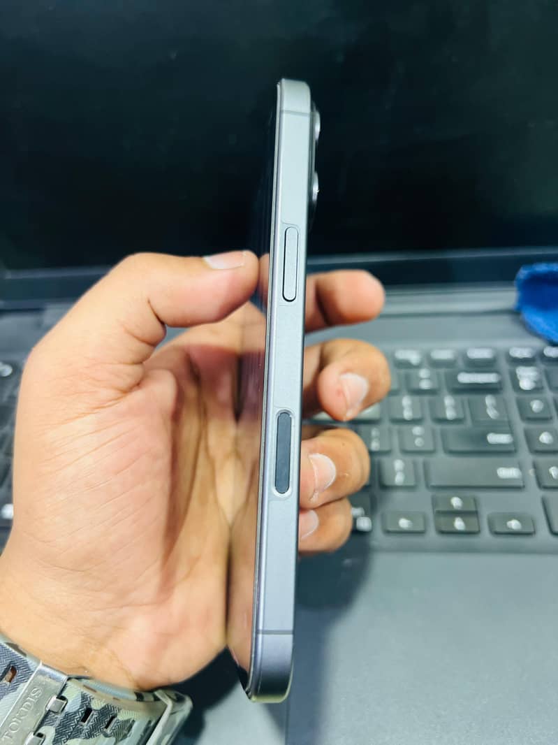 Apple iPhone 17 5