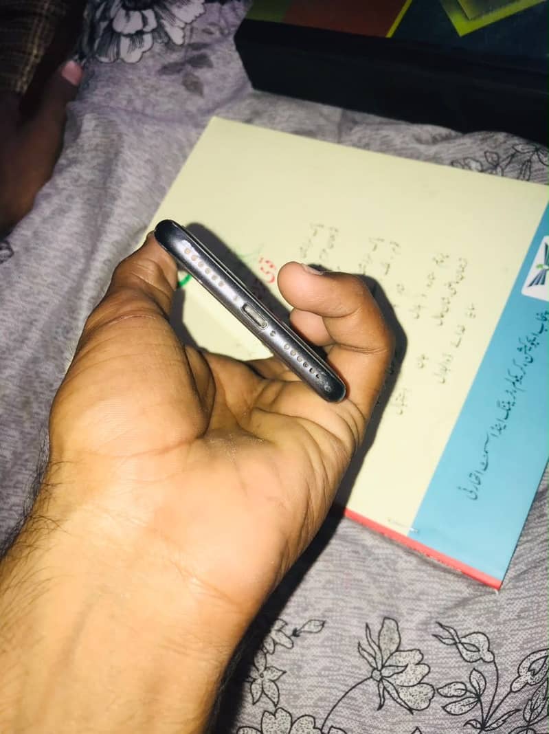 Apple iPhone 8 1