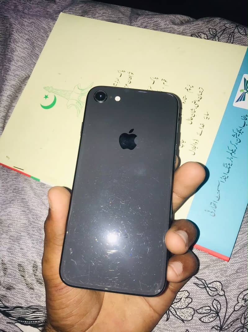 Apple iPhone 8 3
