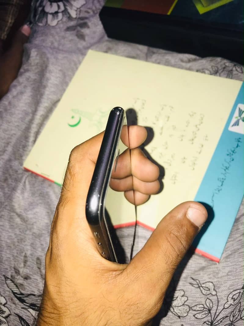 Apple iPhone 8 6