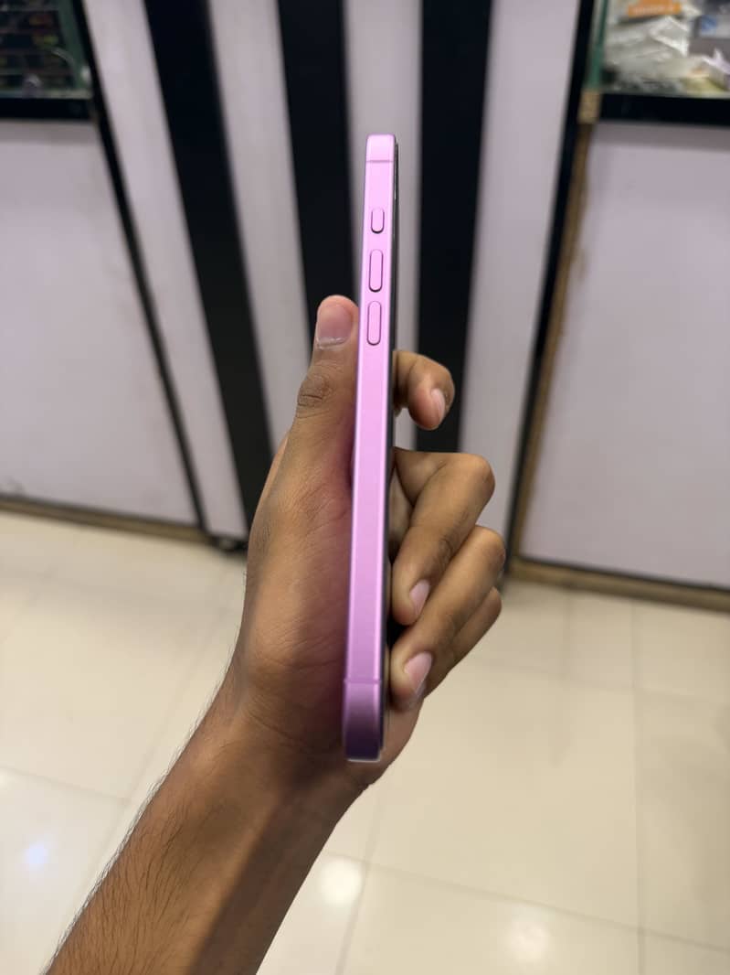 Apple iPhone 16 Plus 8
