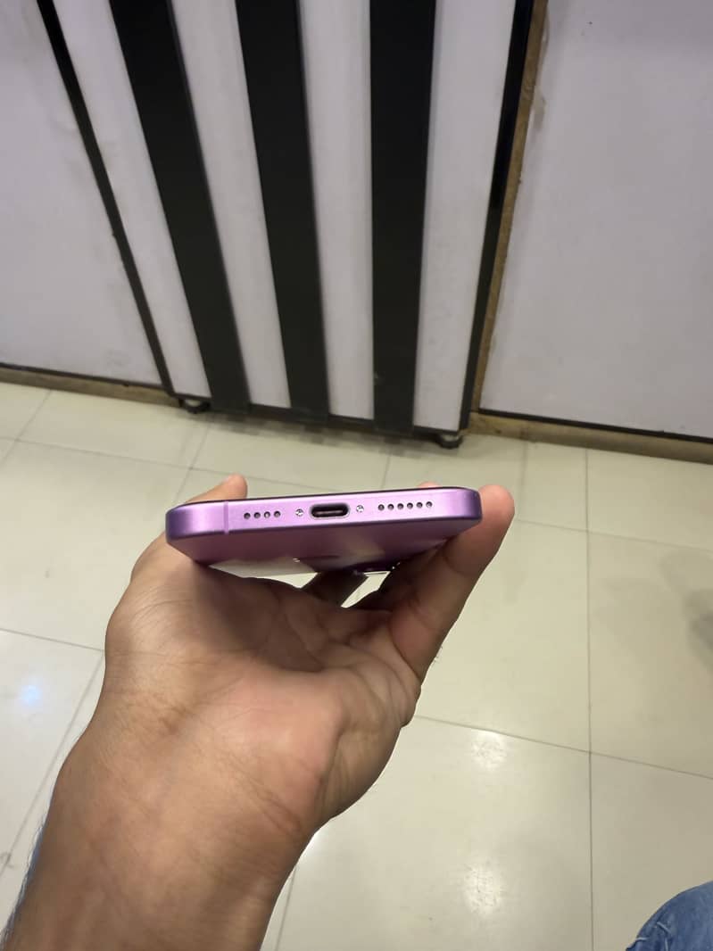Apple iPhone 16 Plus 10