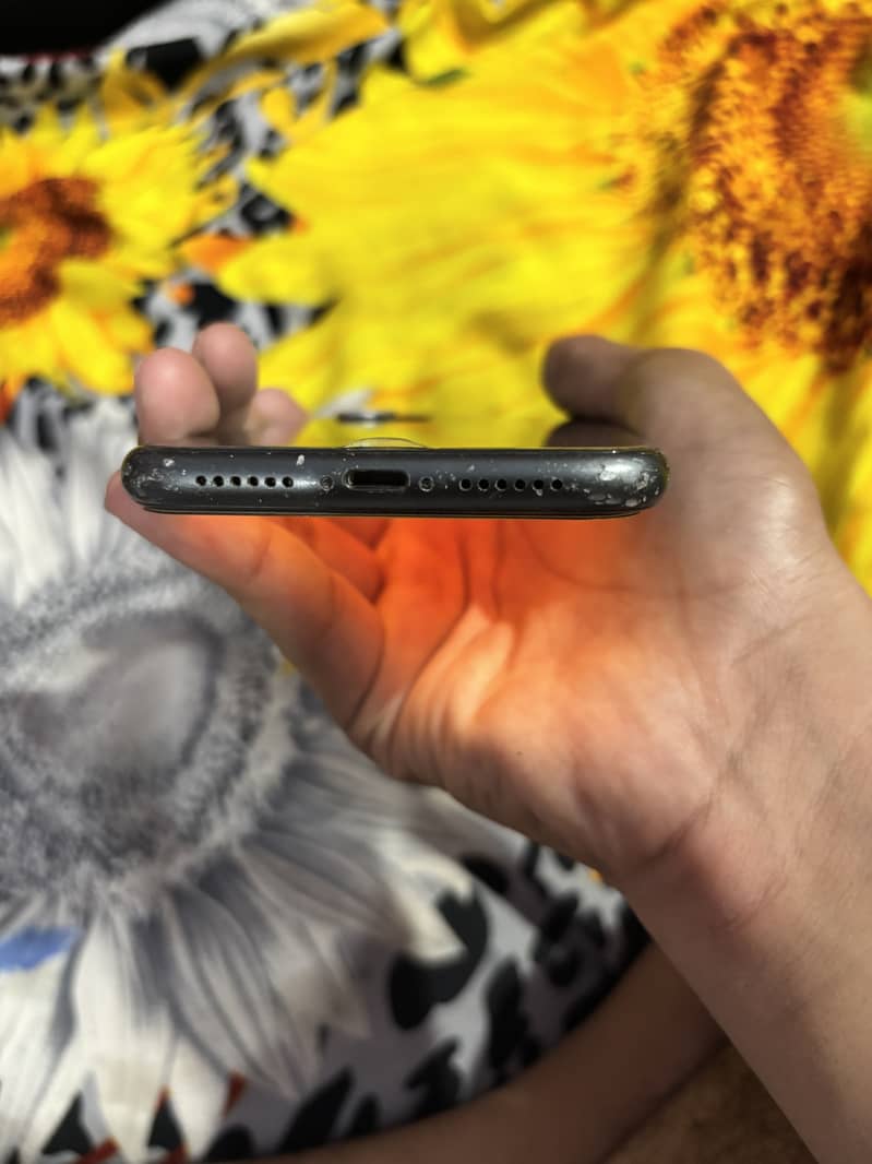 Apple iPhone 11 3
