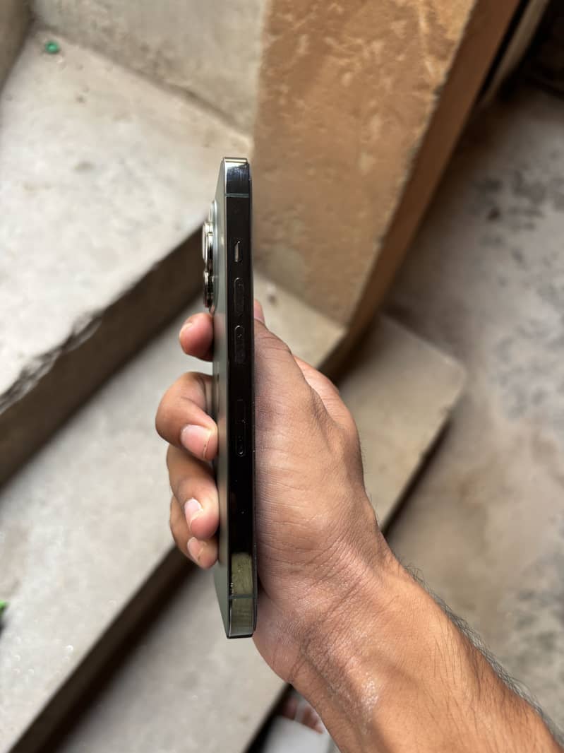 Apple iPhone 13 Pro 2