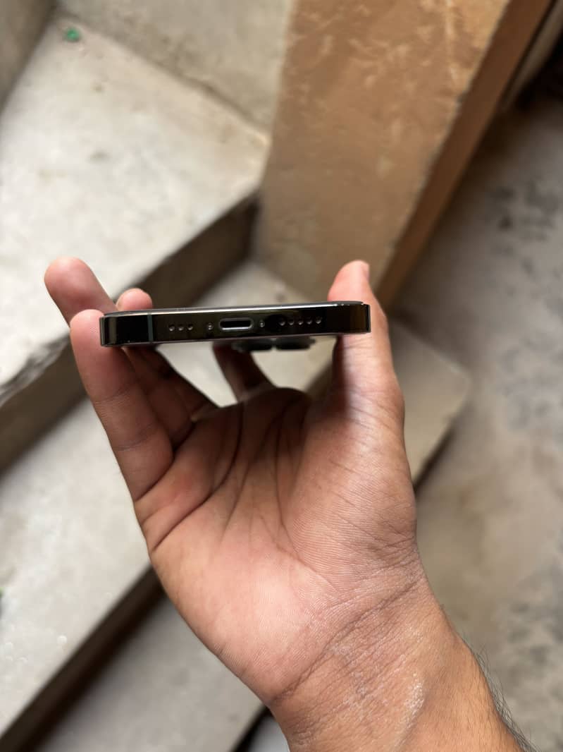 Apple iPhone 13 Pro 4