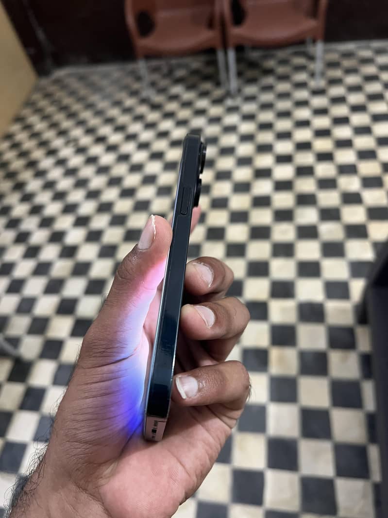 Apple iPhone 14 3