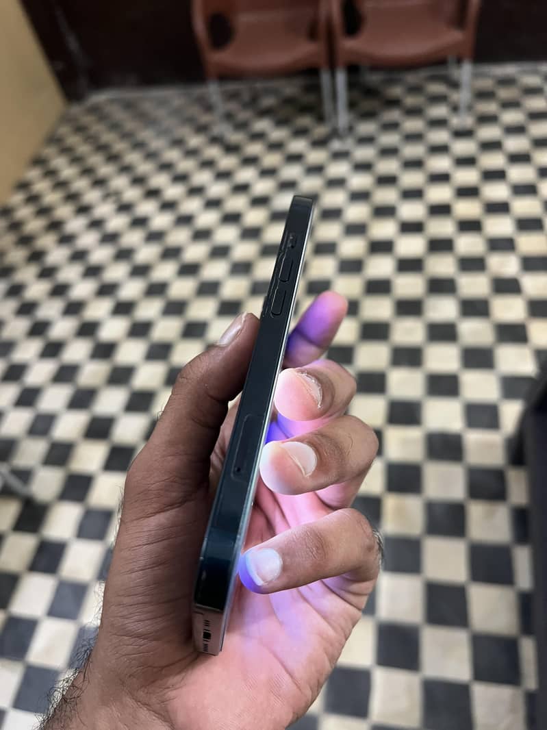 Apple iPhone 14 4