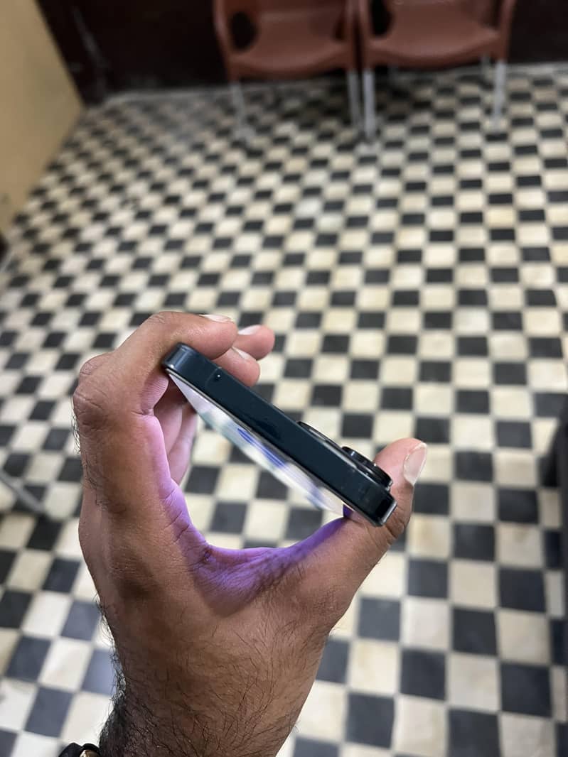 Apple iPhone 14 7