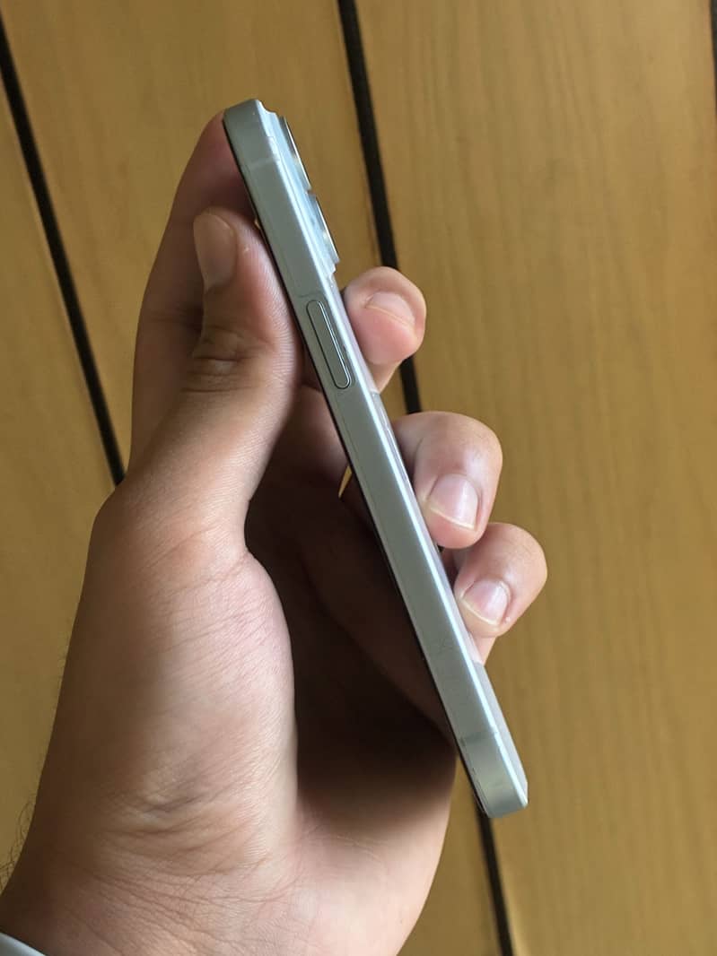 Apple iPhone 15 5