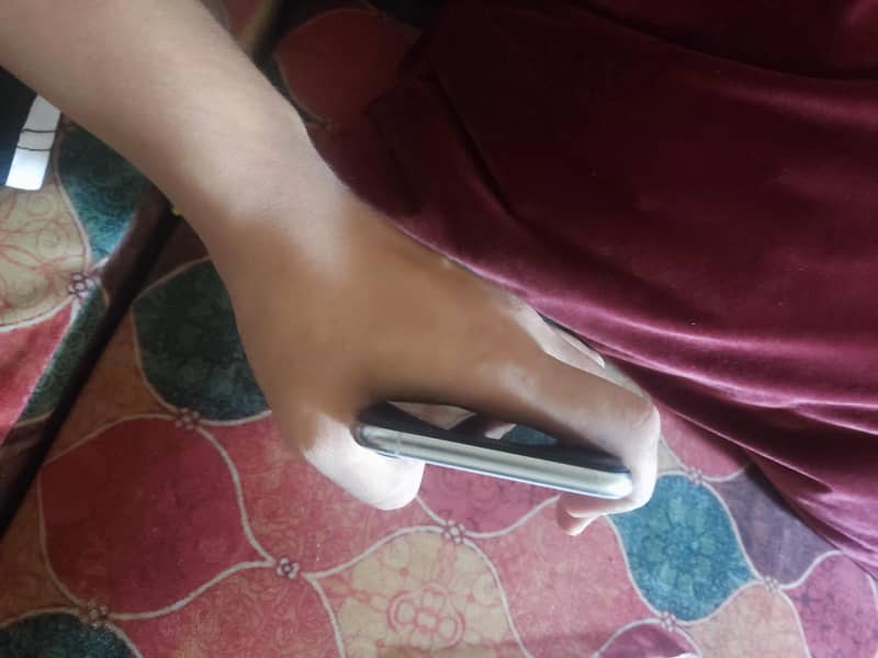 Apple iPhone XS Max 3