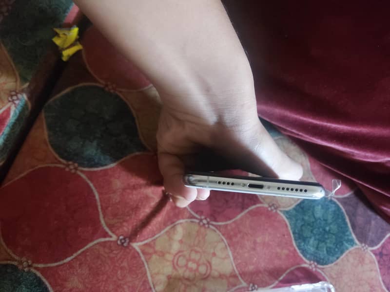 Apple iPhone XS Max 5