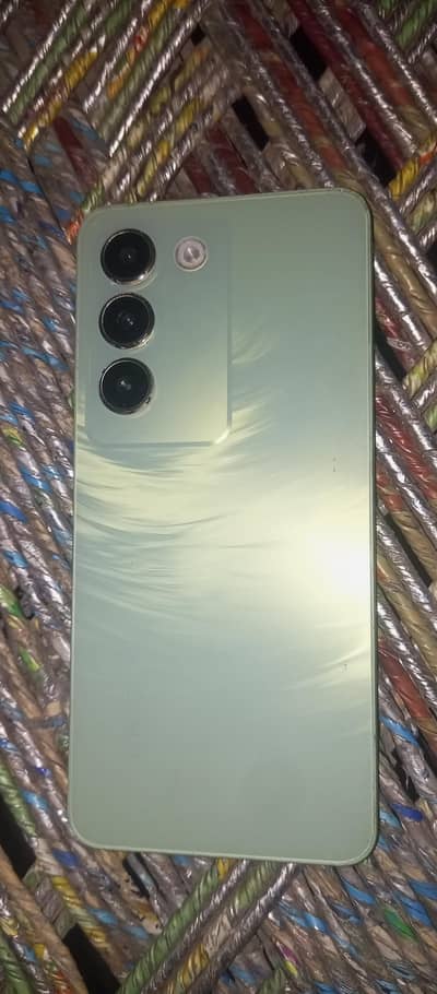 vivo y100 8/256 with box