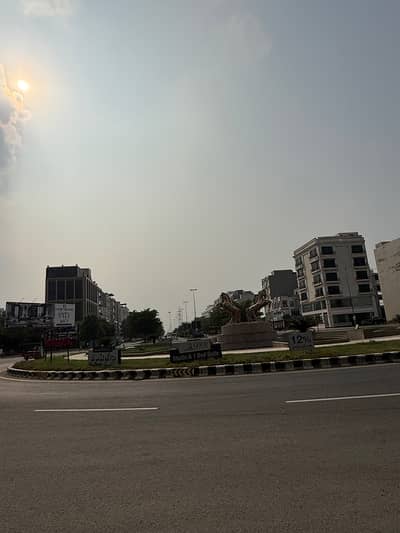 10 Marla Reasoable plot for sale in fully Developed Area Bahria Town Lahore