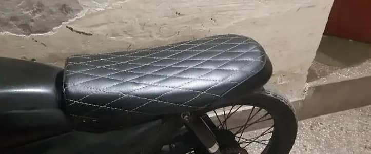 caferacer seat