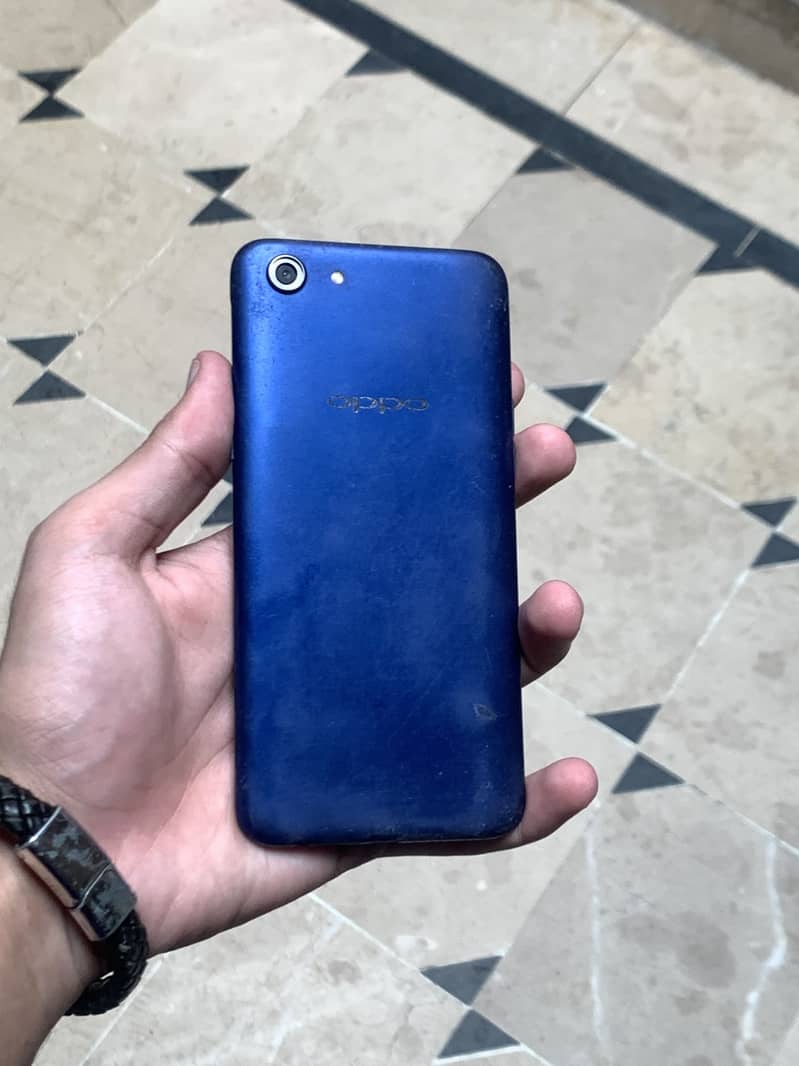 OPPO A83 0
