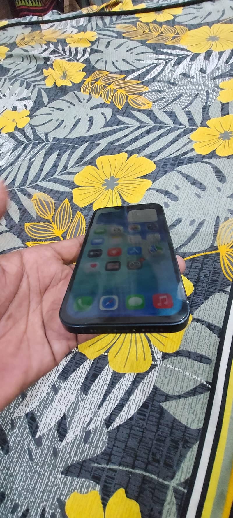 Apple iPhone 13 4