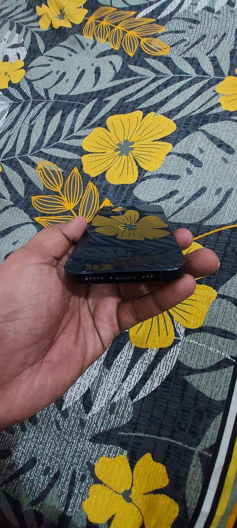 Apple iPhone 13 5