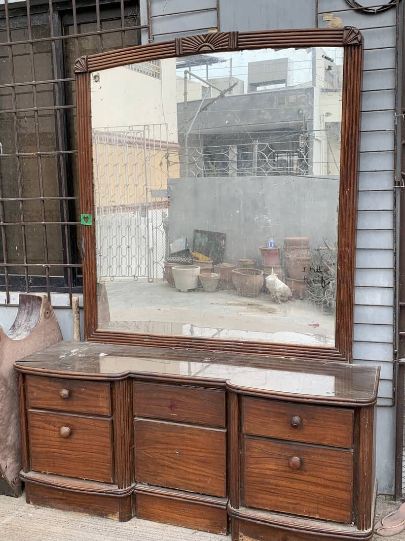 Dressing table 4