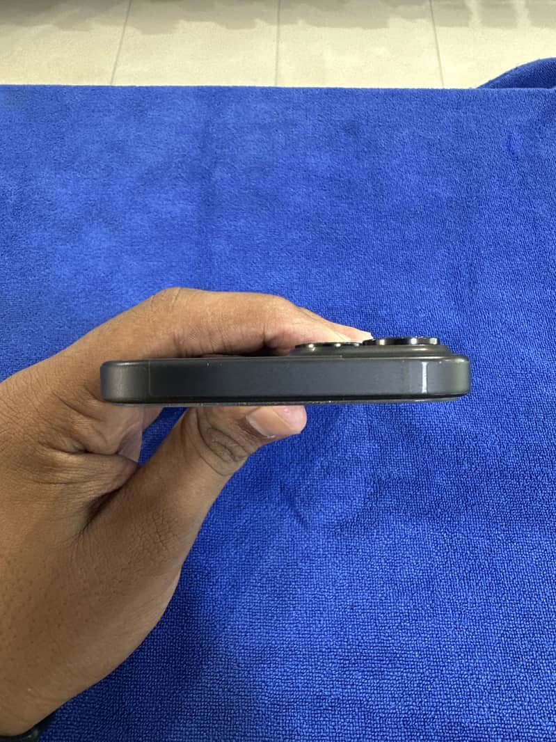 Apple iPhone 15 4