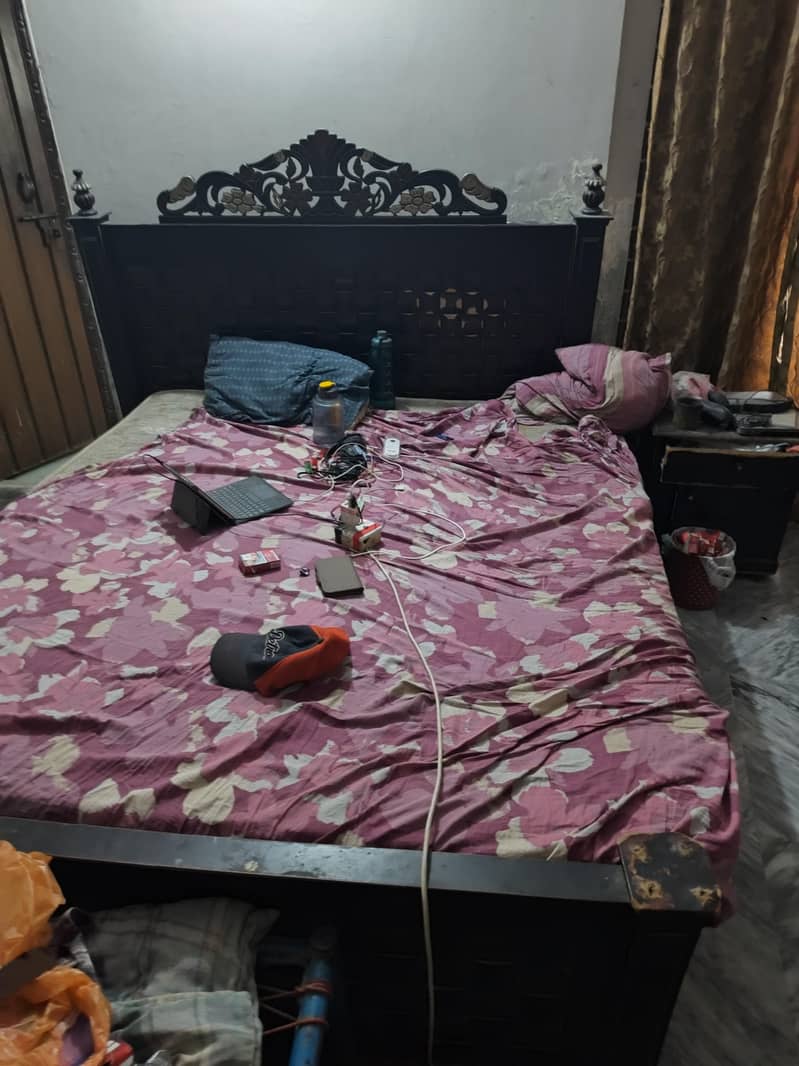king size bed 0