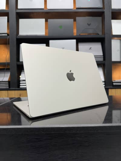 MacBook Air 15-inch M3 2024 | 16GB | 256GB SSD | Like New