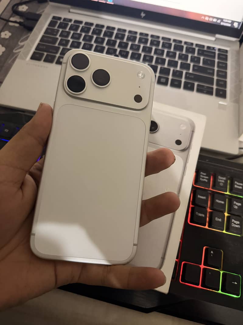 Apple iPhone 17 Pro Max 0
