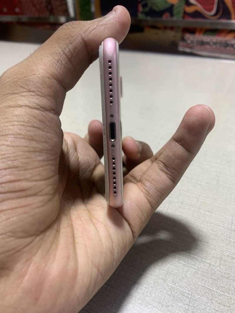 Apple iPhone 7 Plus 6