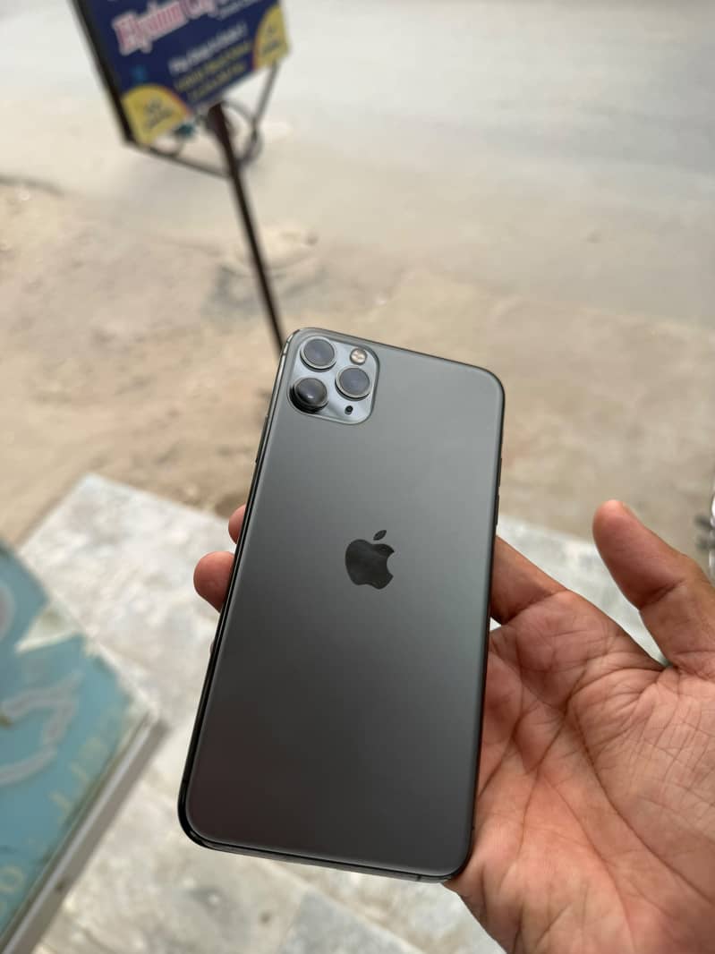 Apple iPhone 11 Pro Max 2
