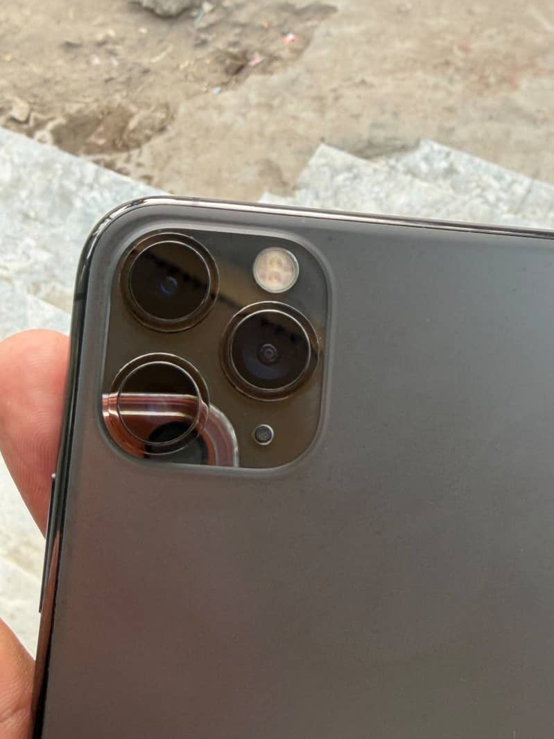 Apple iPhone 11 Pro Max 3