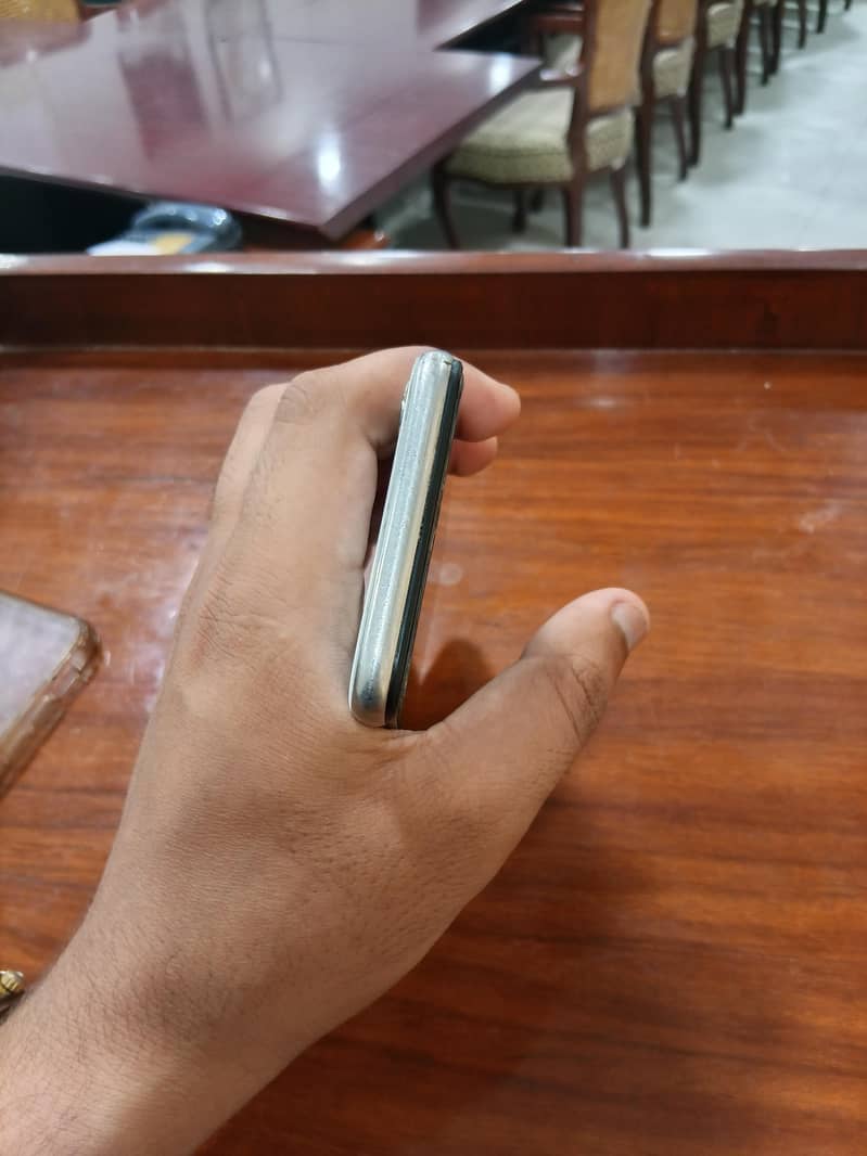 Apple iPhone X 5