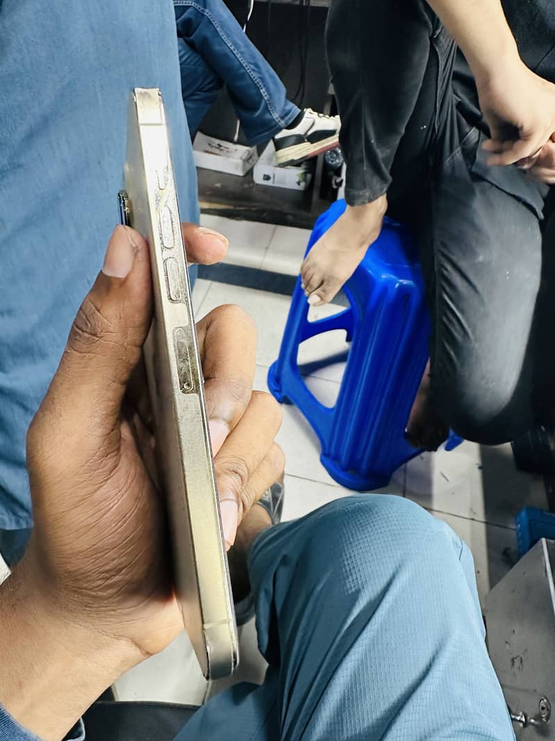 Apple iPhone 13 Pro Max 1
