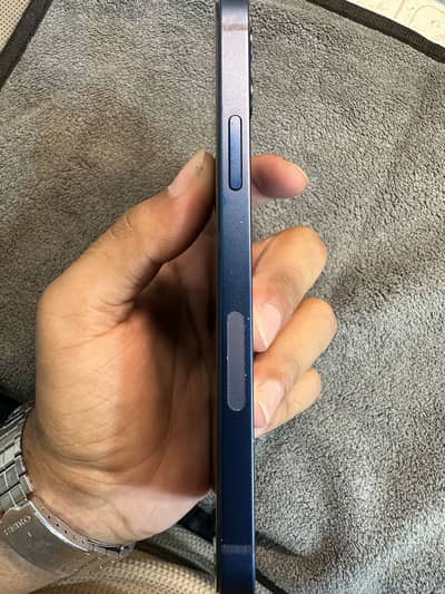 Apple iPhone 12