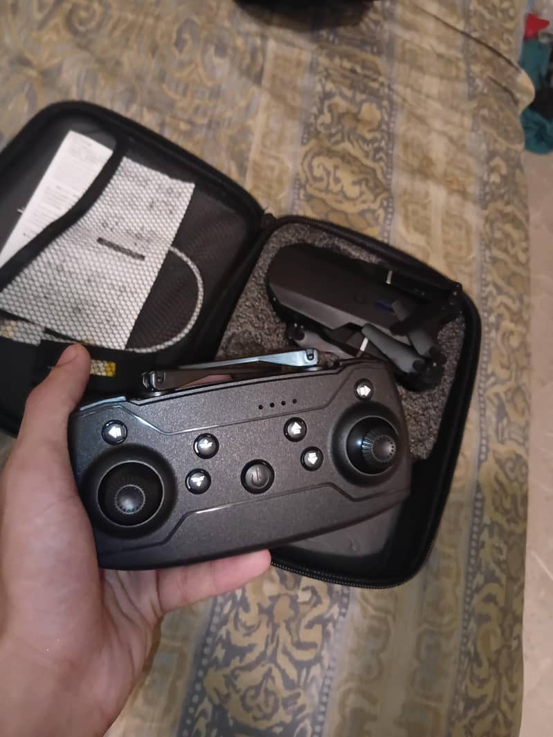 E100/E88/E99 4k camera drone 2
