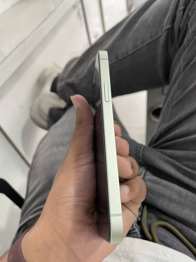 Apple iPhone 12 1
