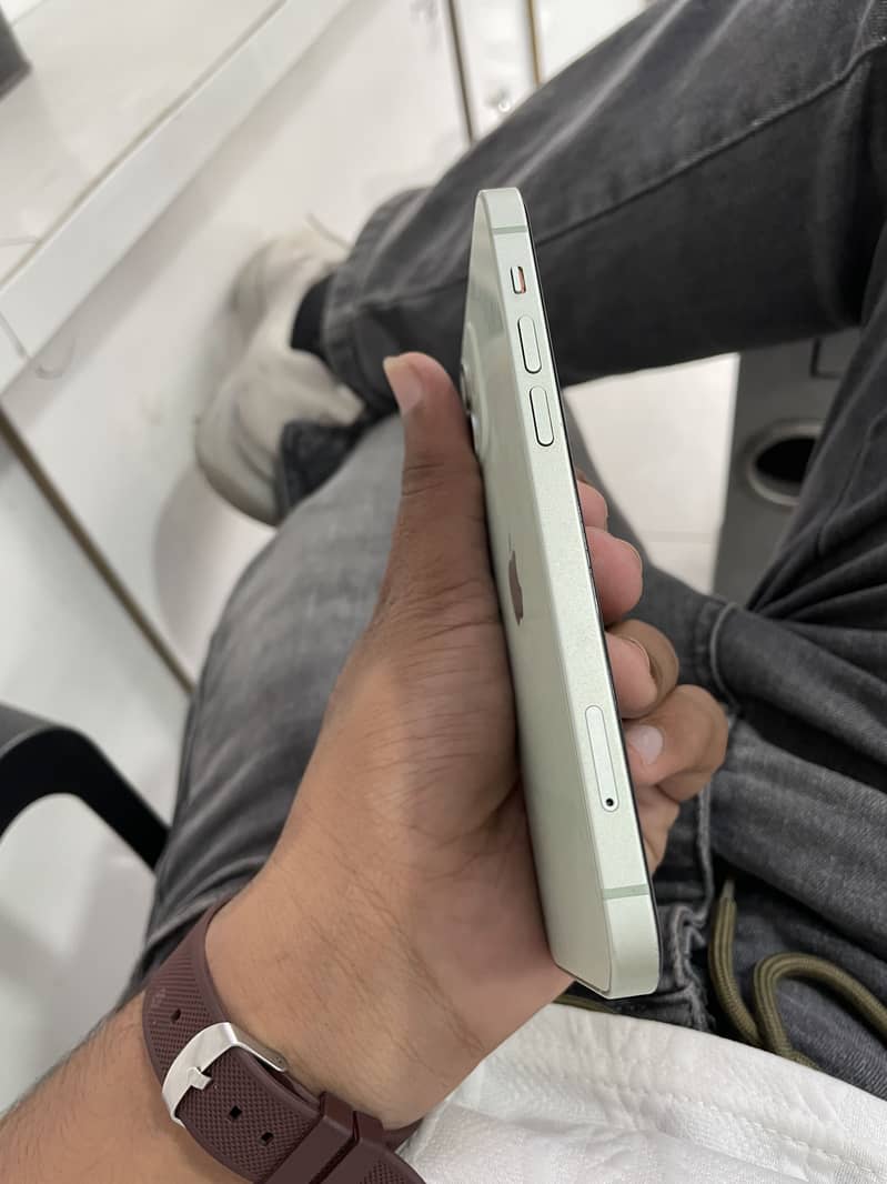Apple iPhone 12 2