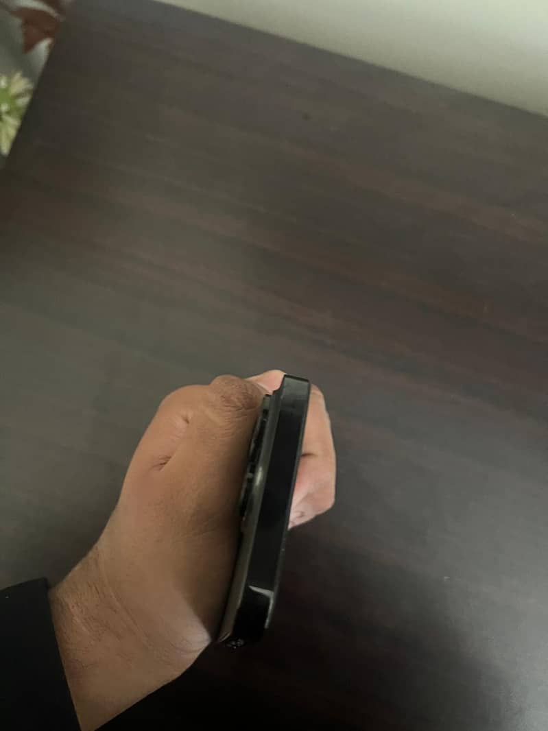Apple iPhone 14 Pro 2
