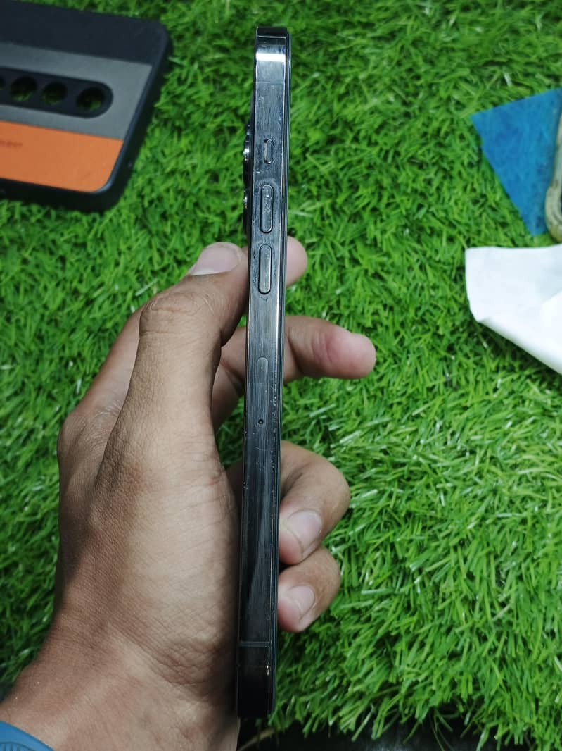 Apple iPhone 12 Pro 4