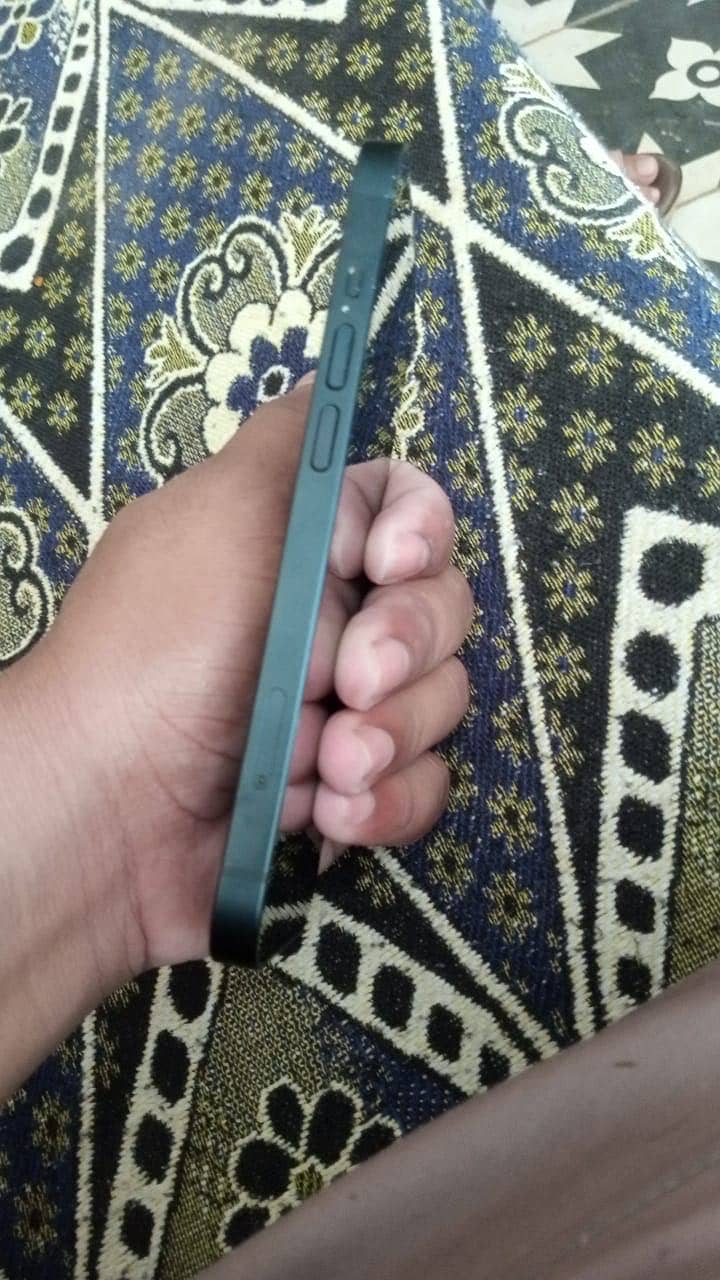 Apple iPhone 14 3