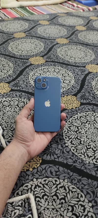 Apple iPhone 13